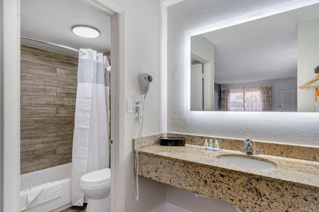 Quality Inn & Suites Orlando East - Ucf Area Alafaya Eksteriør billede