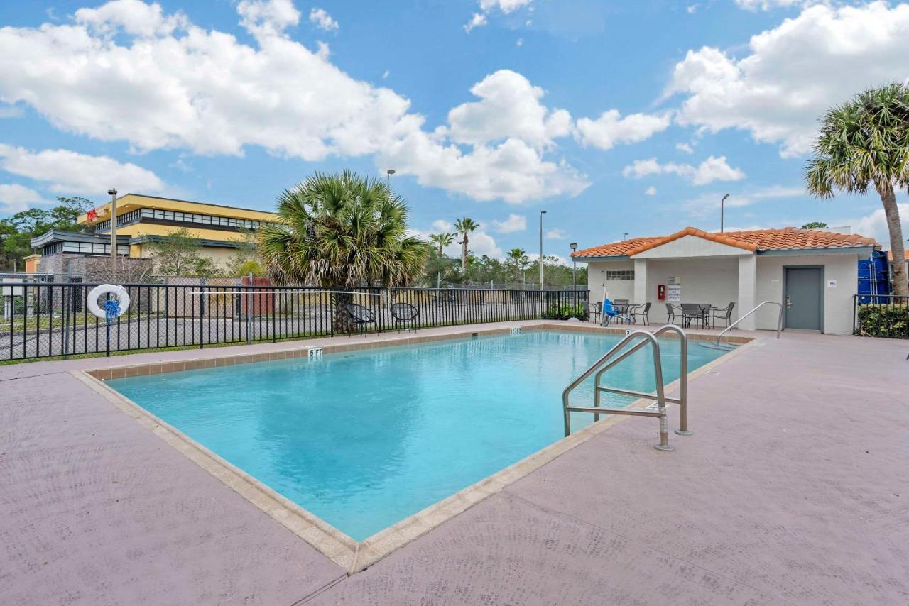 Quality Inn & Suites Orlando East - Ucf Area Alafaya Eksteriør billede