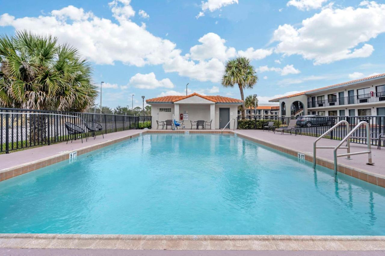 Quality Inn & Suites Orlando East - Ucf Area Alafaya Eksteriør billede