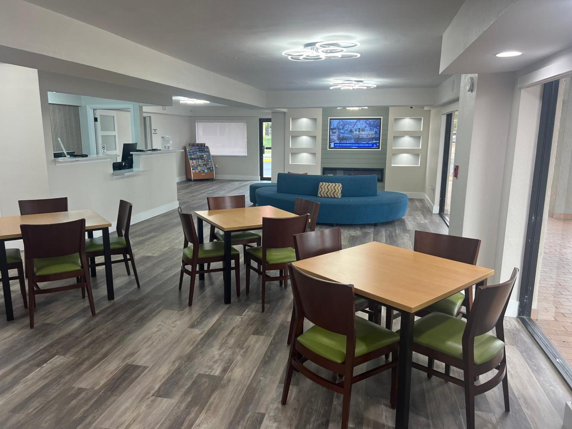 Quality Inn & Suites Orlando East - Ucf Area Alafaya Eksteriør billede
