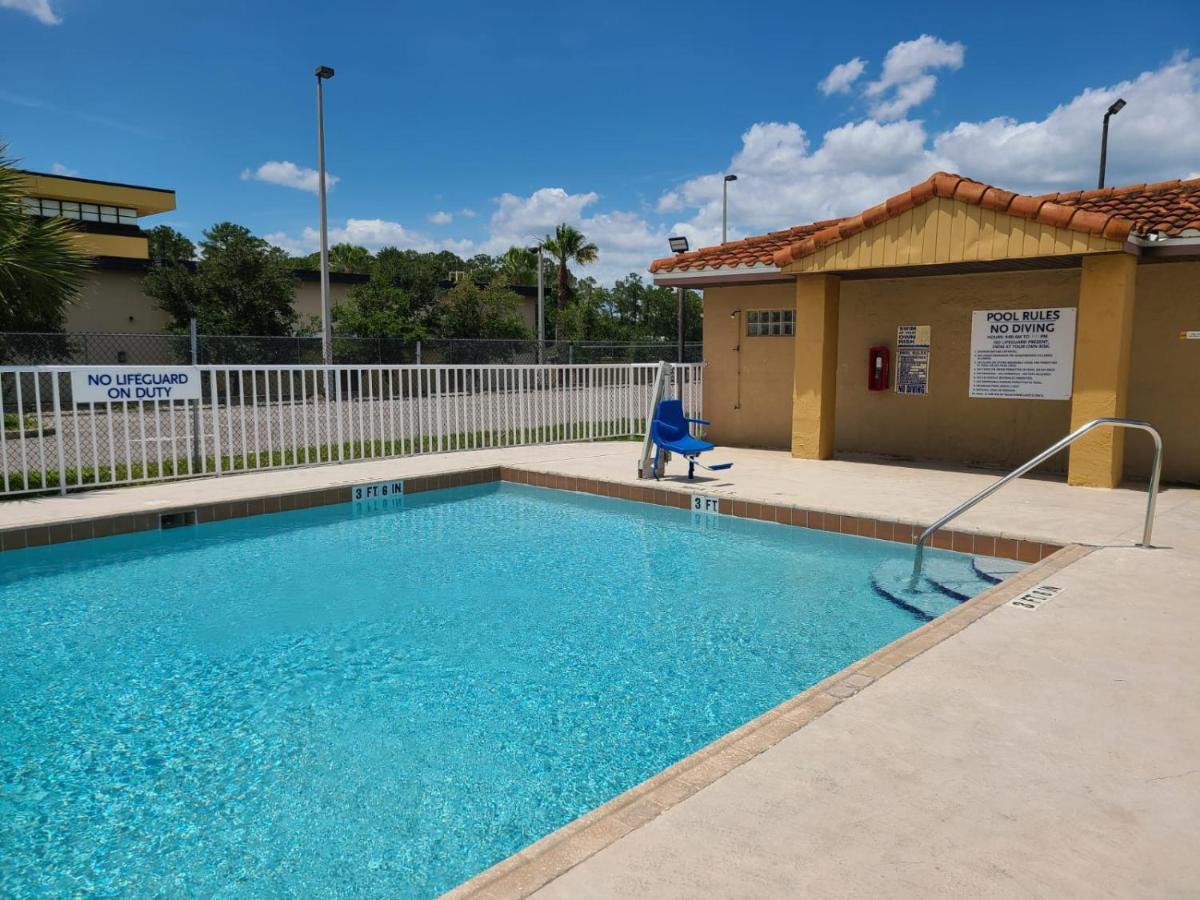 Quality Inn & Suites Orlando East - Ucf Area Alafaya Eksteriør billede
